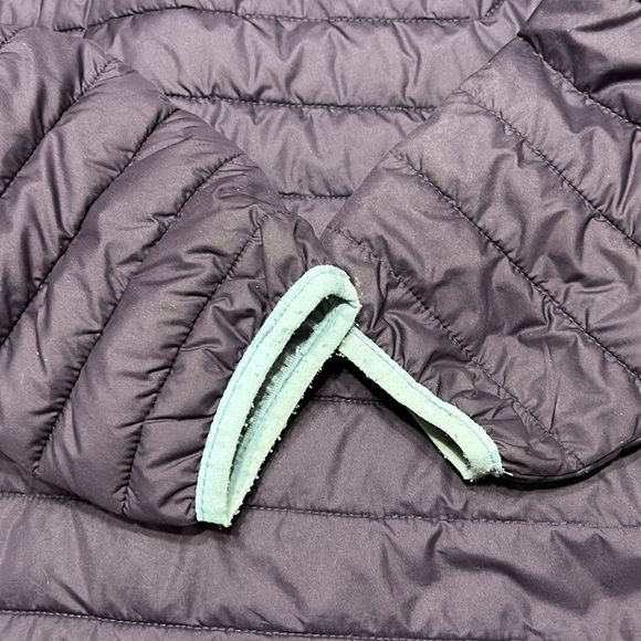 Columbia Thermal Coil style insulated jacket.  Zip front and pockets.  1X - Picture 8 of 12